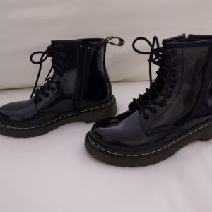 Youth Dr. Martens Delaney Boot with Zipper